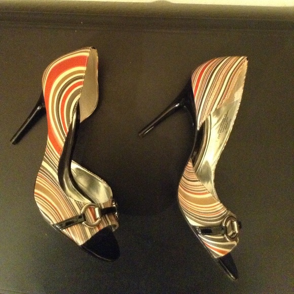 Carlos Santana Shoes - Carlos Santana Pretty Swirly Design Peep Toe Pumps